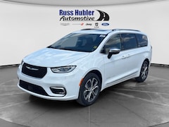 2026 Chrysler Pacifica PINNACLE AWD Passenger Van