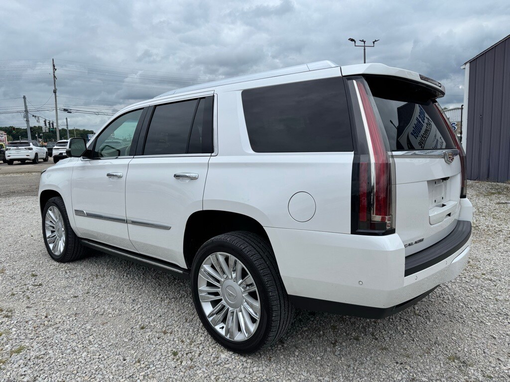 2018 Cadillac Escalade Platinum photo 2