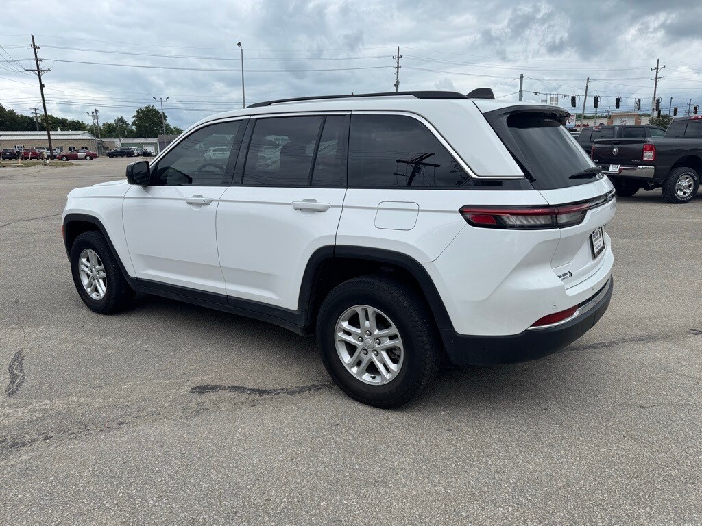 2023 Jeep Grand Cherokee Laredo photo 2