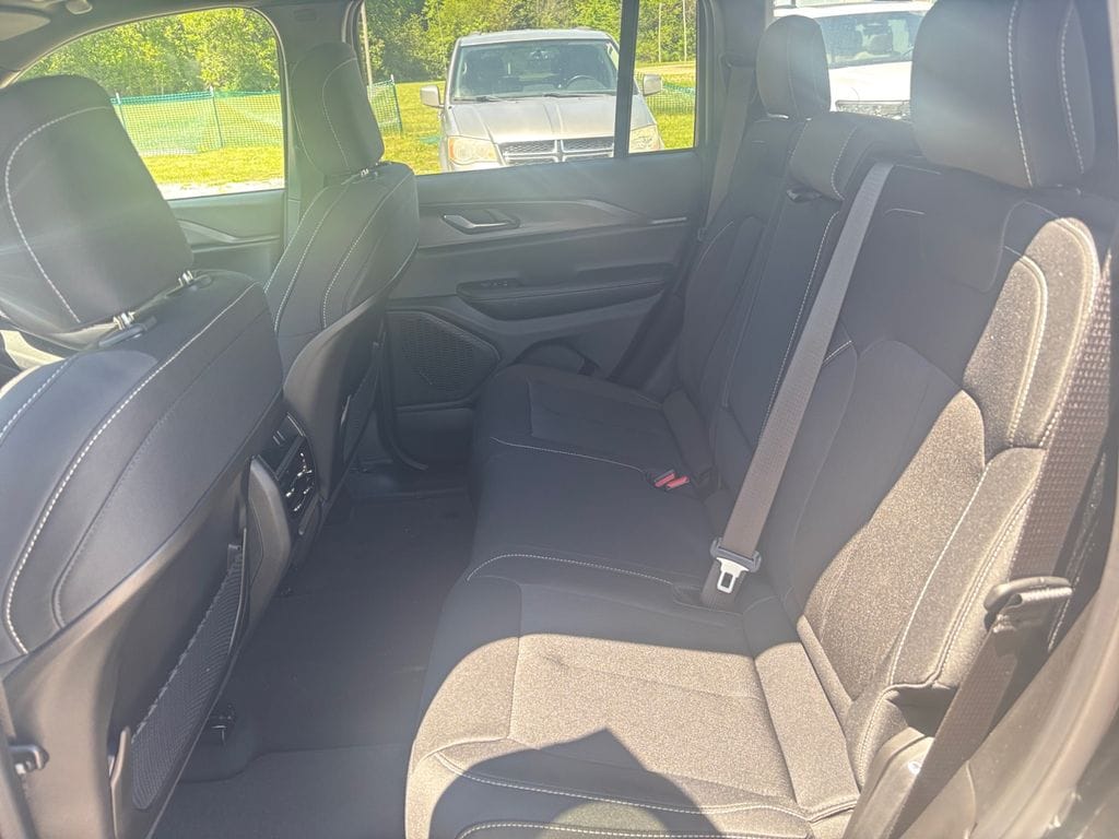 2025 Jeep Grand Cherokee Laredo - Photo 24