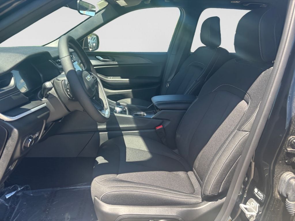 2025 Jeep Grand Cherokee Laredo - Photo 13