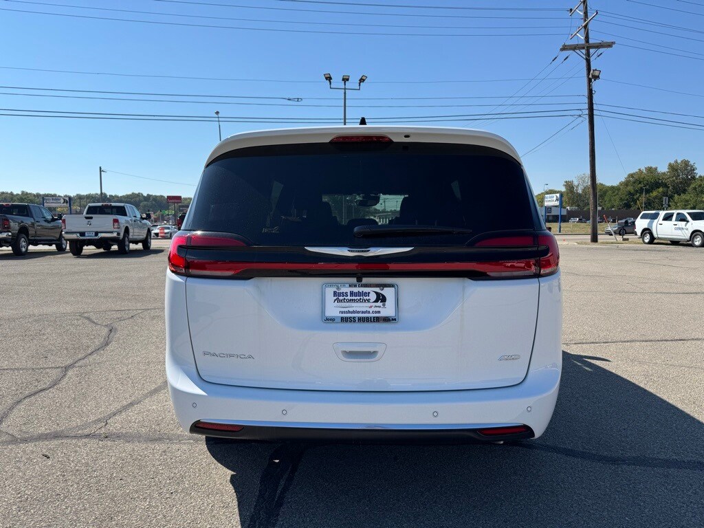2026 Chrysler Pacifica Pinnacle photo 4