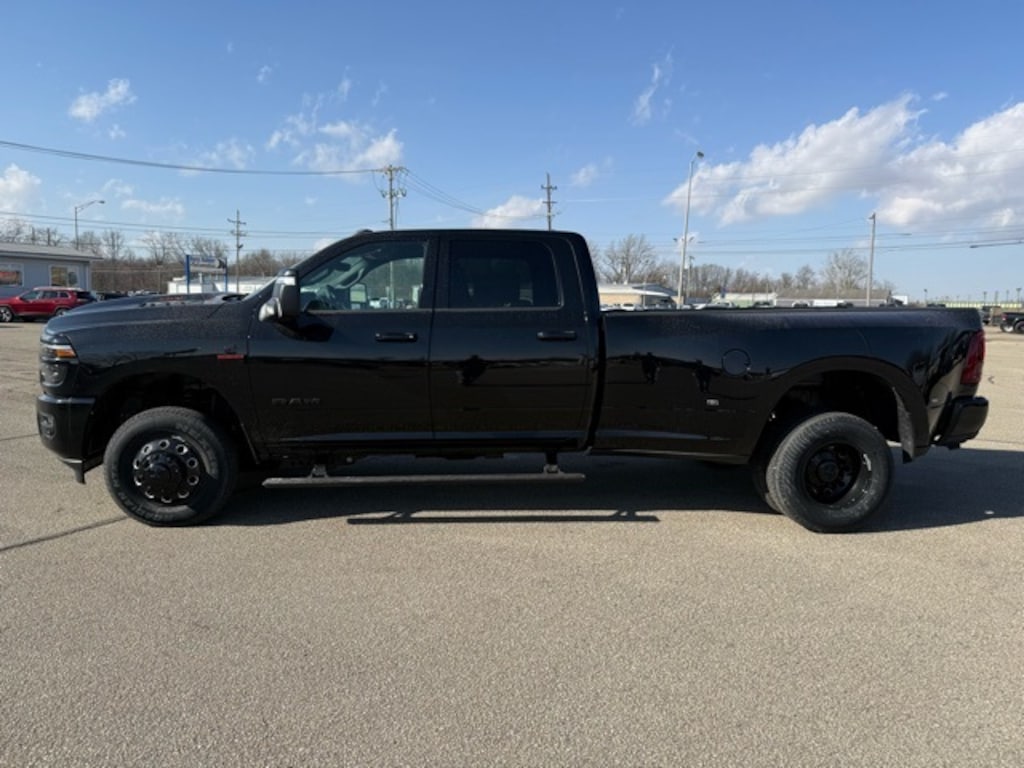 New 2026 Ram 3500 LARAMIE CREW CAB 4X4 8' BOX Pickup