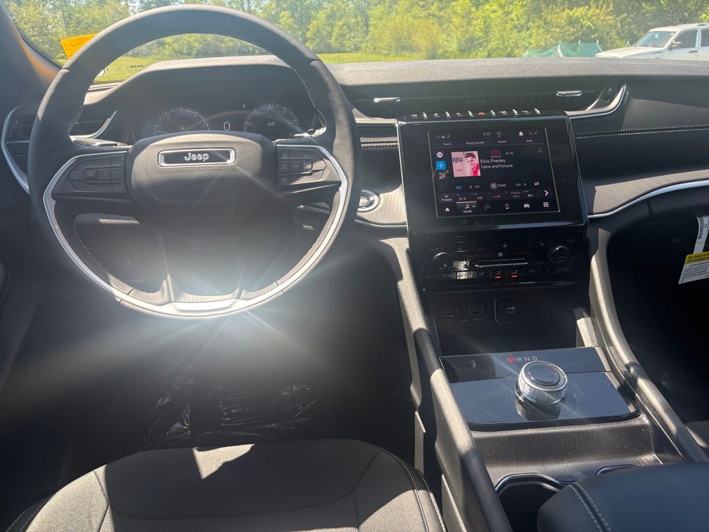2025 Jeep Grand Cherokee Laredo - Photo 31
