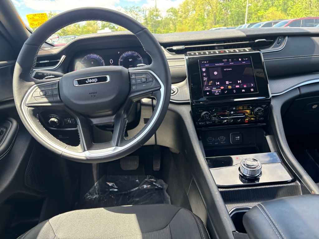 2025 Jeep Grand Cherokee Laredo - Photo 29