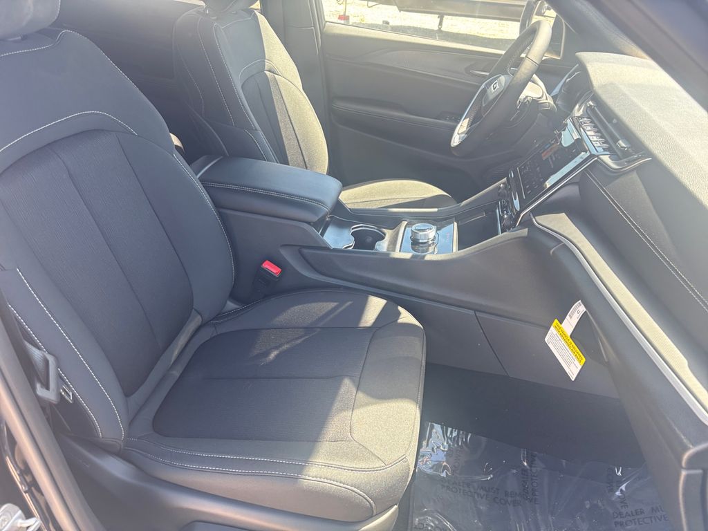 2025 Jeep Grand Cherokee Laredo - Photo 34
