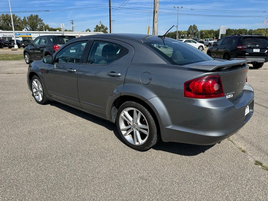 2012 Dodge Avenger SXT photo 2