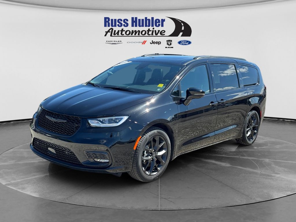 2026 Chrysler Pacifica Van Passenger Van 