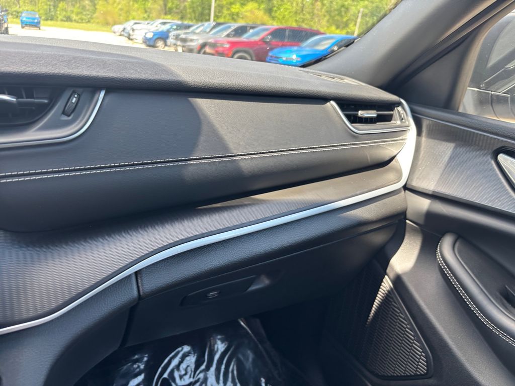 2025 Jeep Grand Cherokee Laredo - Photo 27