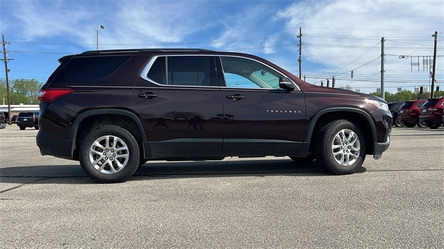 Used 2021 Chevrolet Traverse 1LT with VIN 1GNERGKWXMJ139694 for sale in New Castle, IN