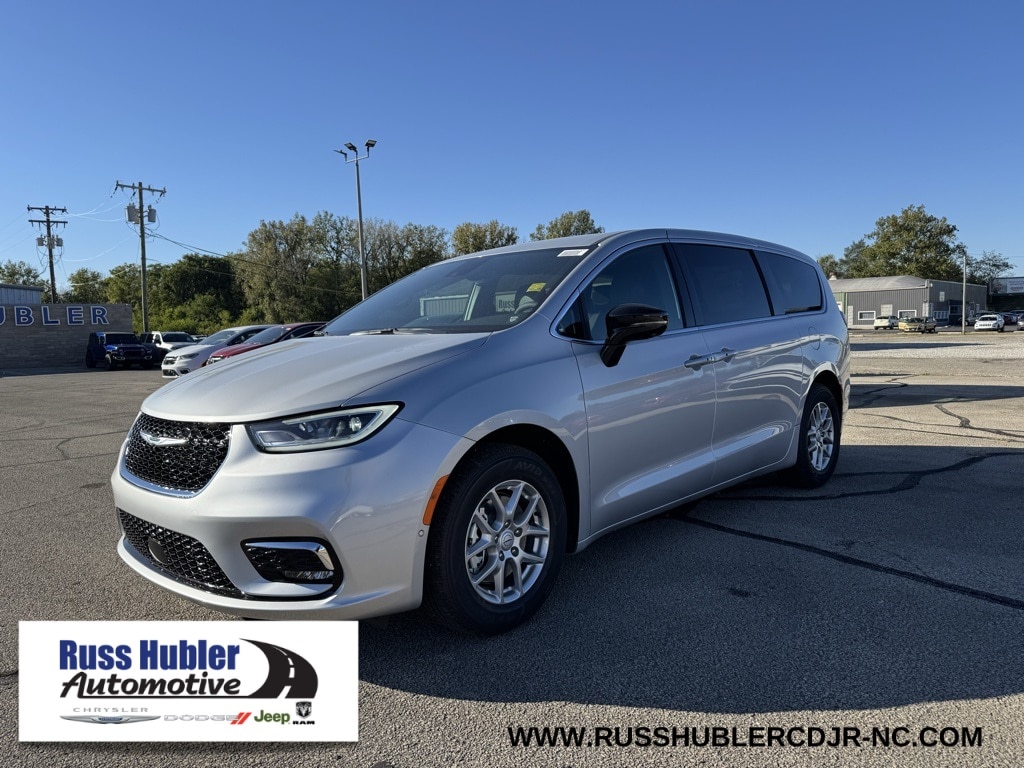 2026 Chrysler Pacifica Passenger Van 
