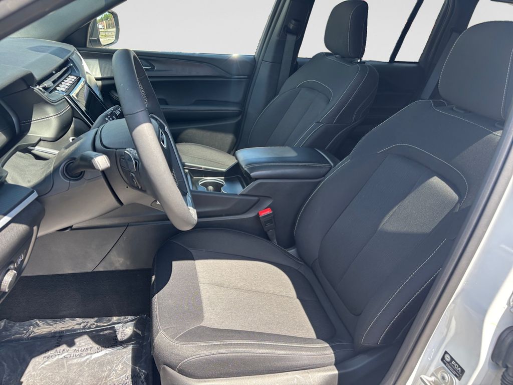 2025 Jeep Grand Cherokee Laredo - Photo 11