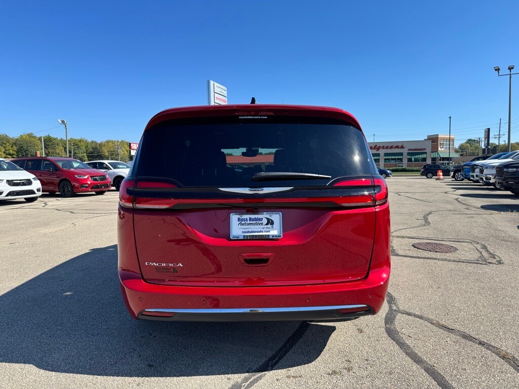 2026 Chrysler Pacifica photo 3