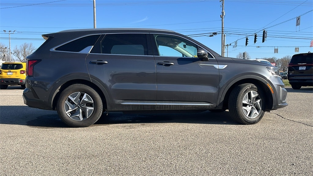 Used 2022 Kia Sorento S Hybrid with VIN KNDRGDLG9N5081044 for sale in New Castle, IN