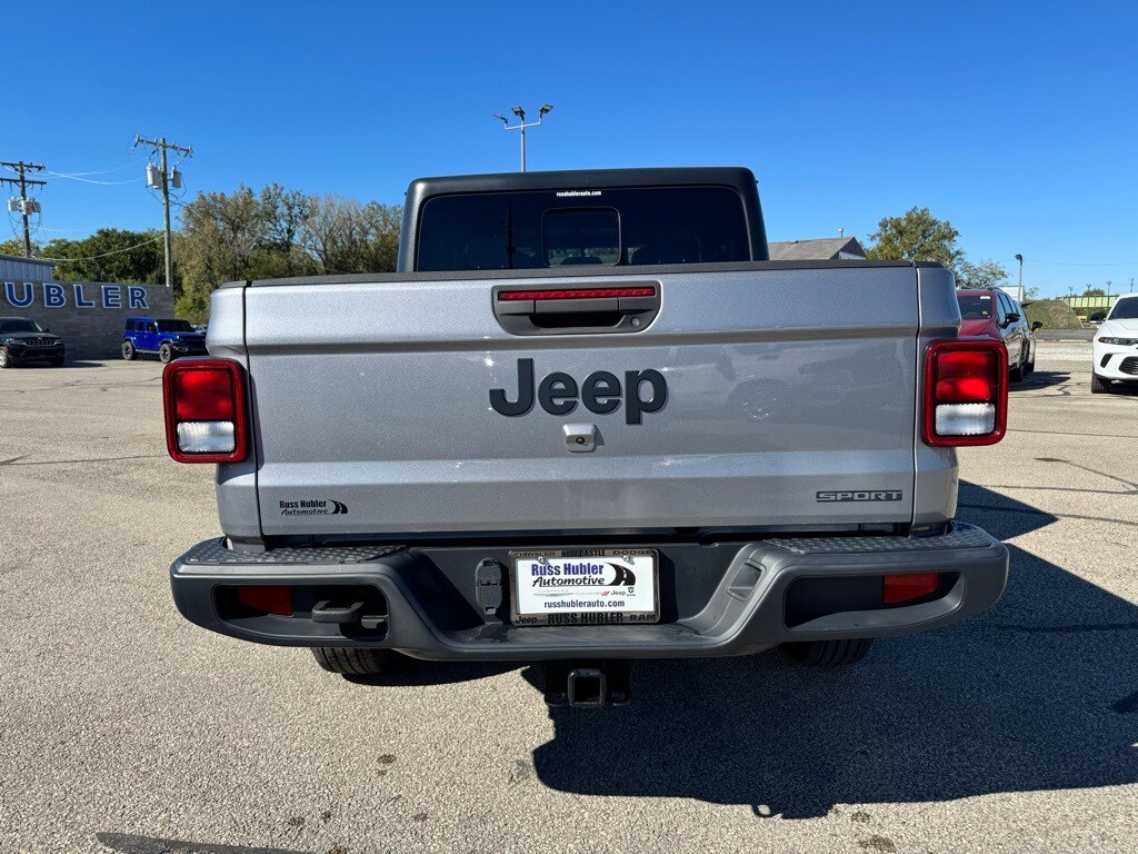 2020 Jeep Gladiator Sport photo 4