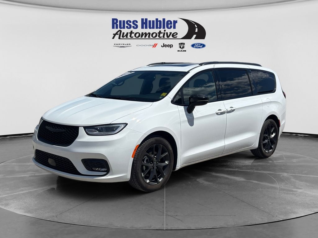 2025 Chrysler Pacifica Van Passenger Van 