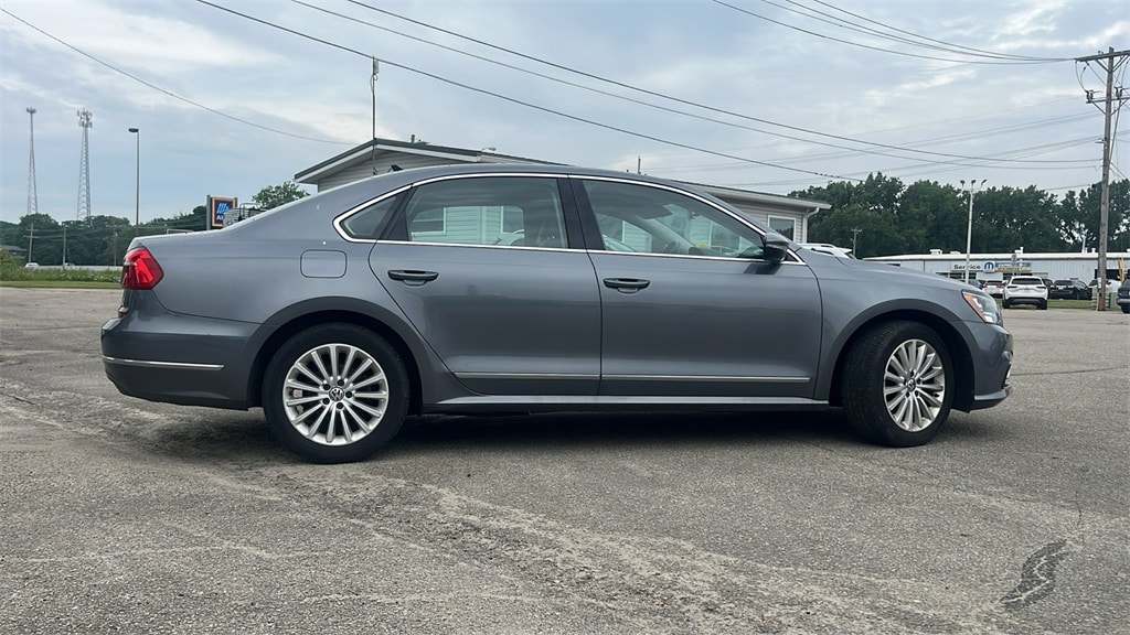 Used 2016 Volkswagen Passat SE with VIN 1VWBS7A33GC035626 for sale in New Castle, IN