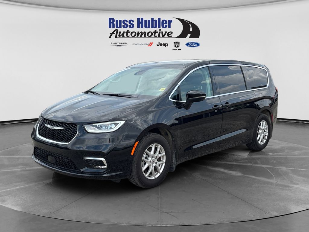 2024 Chrysler Pacifica Van Passenger Van 