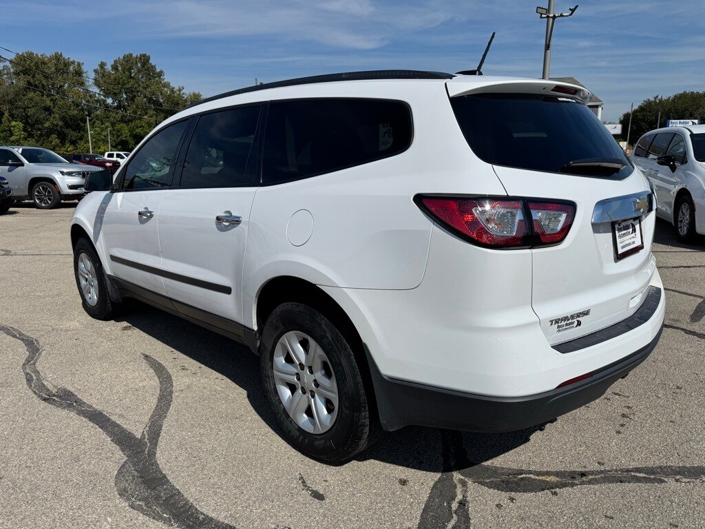 2017 Chevrolet Traverse LS photo 2
