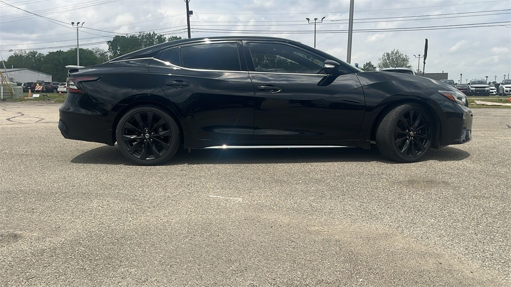 Used 2021 Nissan Maxima SR with VIN 1N4AA6EVXMC513257 for sale in New Castle, IN