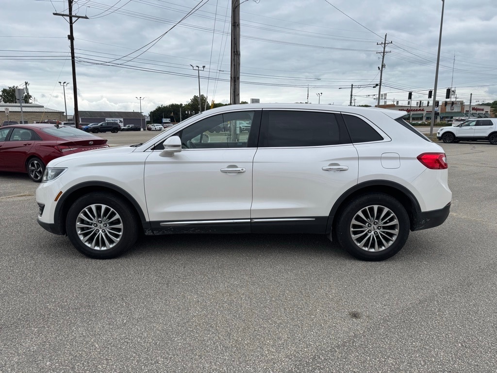 Used 2017 Lincoln MKX Select with VIN 2LMPJ8KRXHBL10625 for sale in New Castle, IN