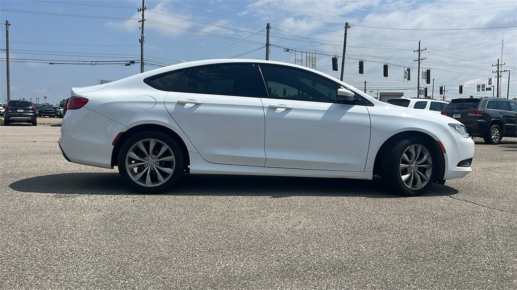 Used 2016 Chrysler 200 S with VIN 1C3CCCBB7GN135434 for sale in New Castle, IN