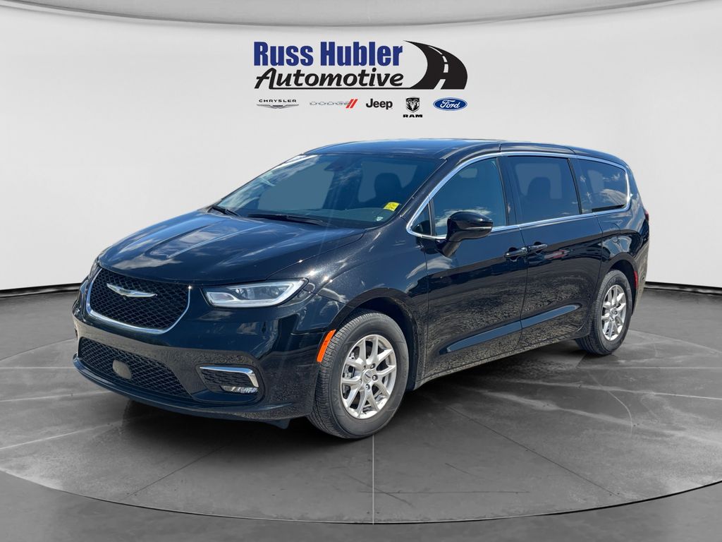 2025 Chrysler Pacifica Van Passenger Van 