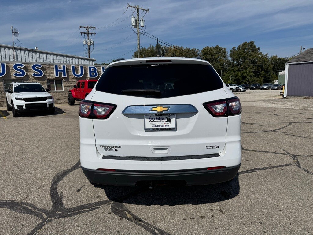 2017 Chevrolet Traverse LS photo 3