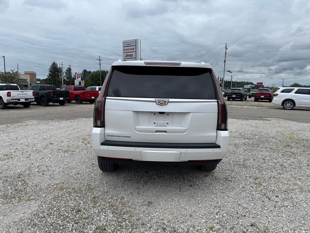 2018 Cadillac Escalade Platinum photo 3