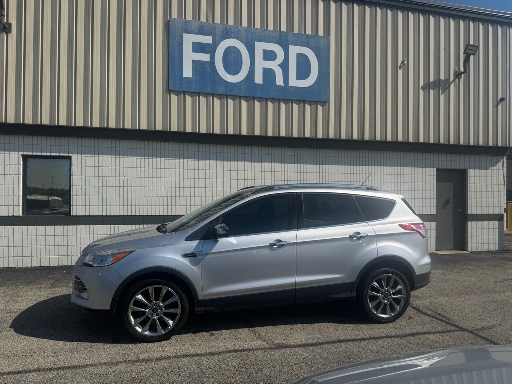 Used 2016 Ford Escape SE with VIN 1FMCU9GX2GUA26929 for sale in Greensburg, IN