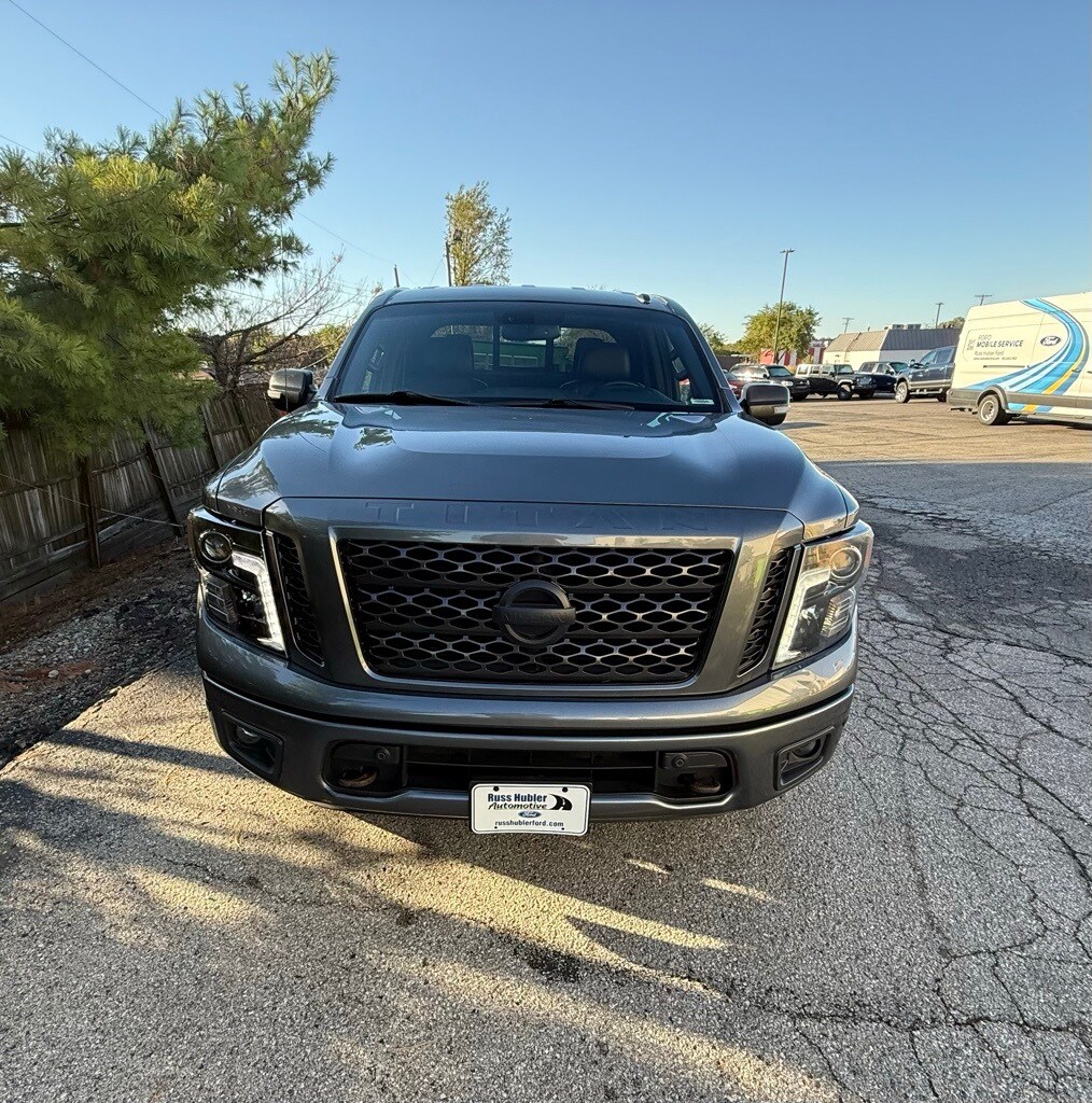 2018 Nissan Titan SL photo 2