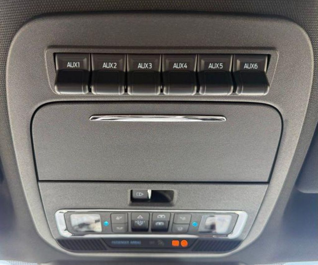 2026 Ford F-350 Super Duty Platinum - Photo 16