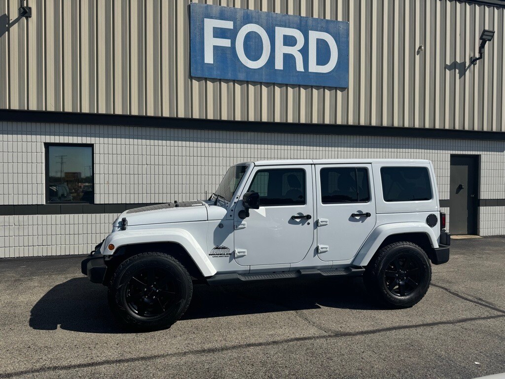 2014 Jeep Wrangler Unlimited Altitude photo 2