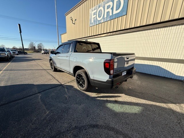 2022 Honda Ridgeline Black Edition photo 4