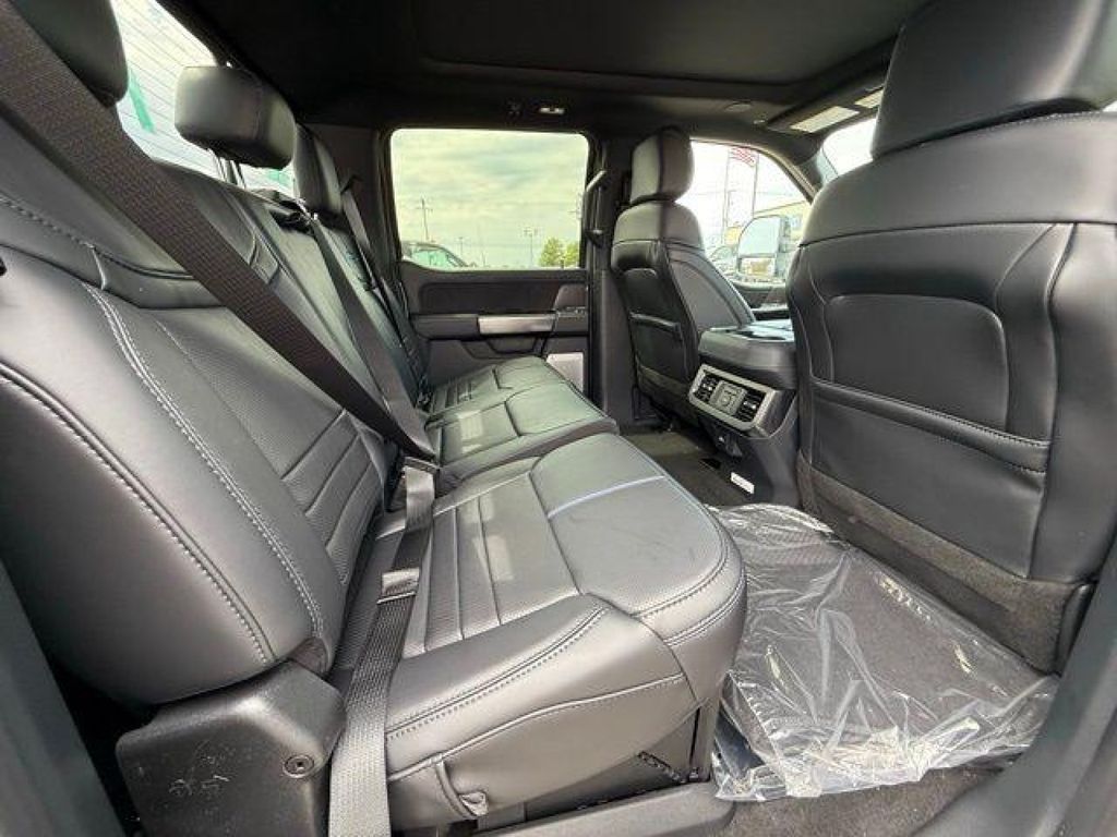 2026 Ford F-350 Super Duty Platinum - Photo 26