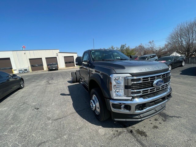 2025 Ford F-600 photo 3