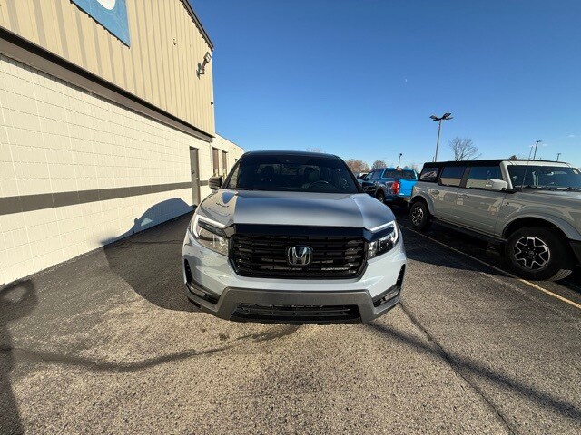 2022 Honda Ridgeline Black Edition photo 2