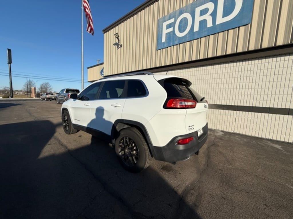 Used 2015 Jeep Cherokee Latitude SUV