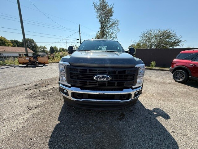 2026 Ford F-450 photo 2