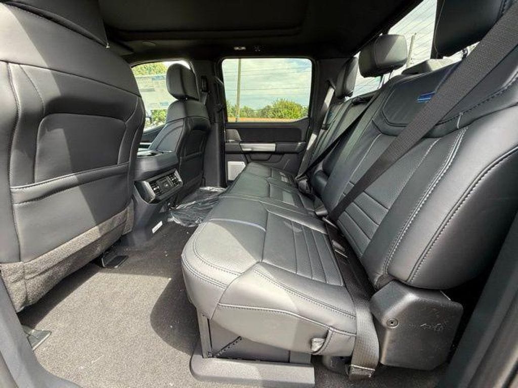 2026 Ford F-350 Super Duty Platinum - Photo 25