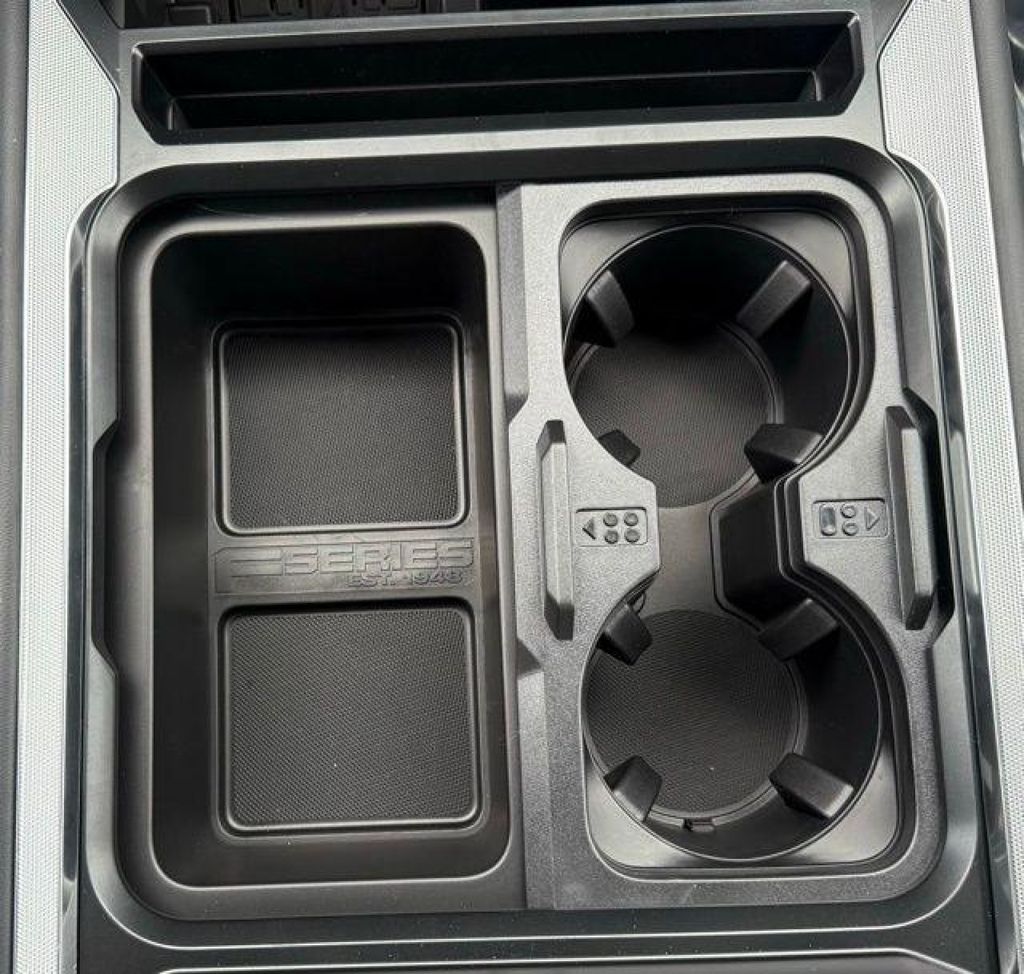 2026 Ford F-350 Super Duty Platinum - Photo 15