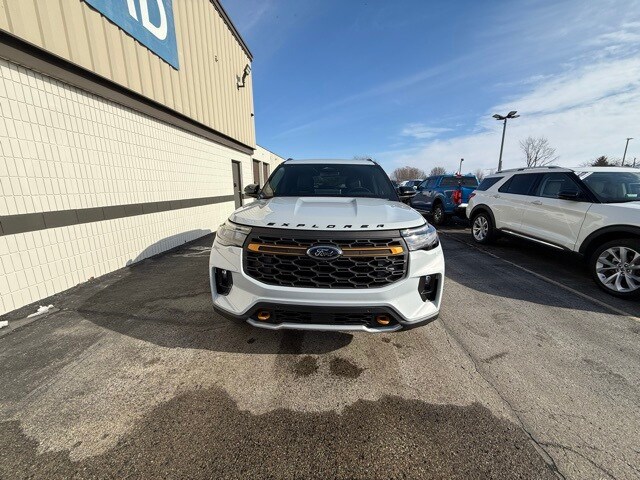 2026 Ford Explorer photo 2