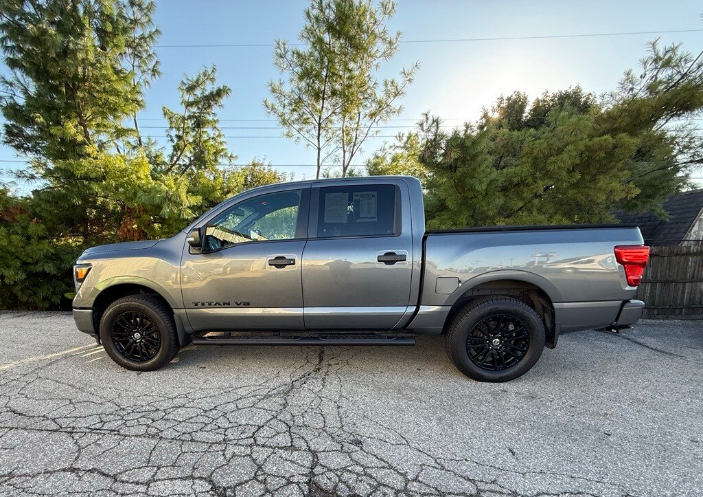 2018 Nissan Titan SL photo 3