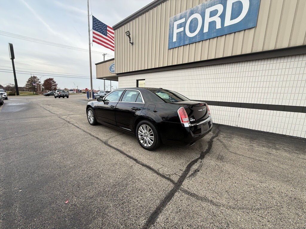 2013 Chrysler 300 Base photo 4