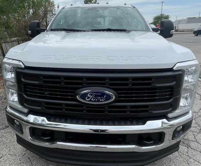 2025 Ford F-350 photo 2