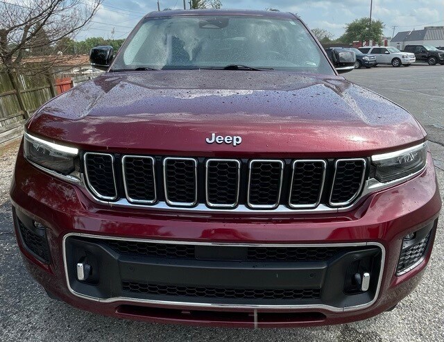 2021 Jeep Grand Cherokee Overland photo 2