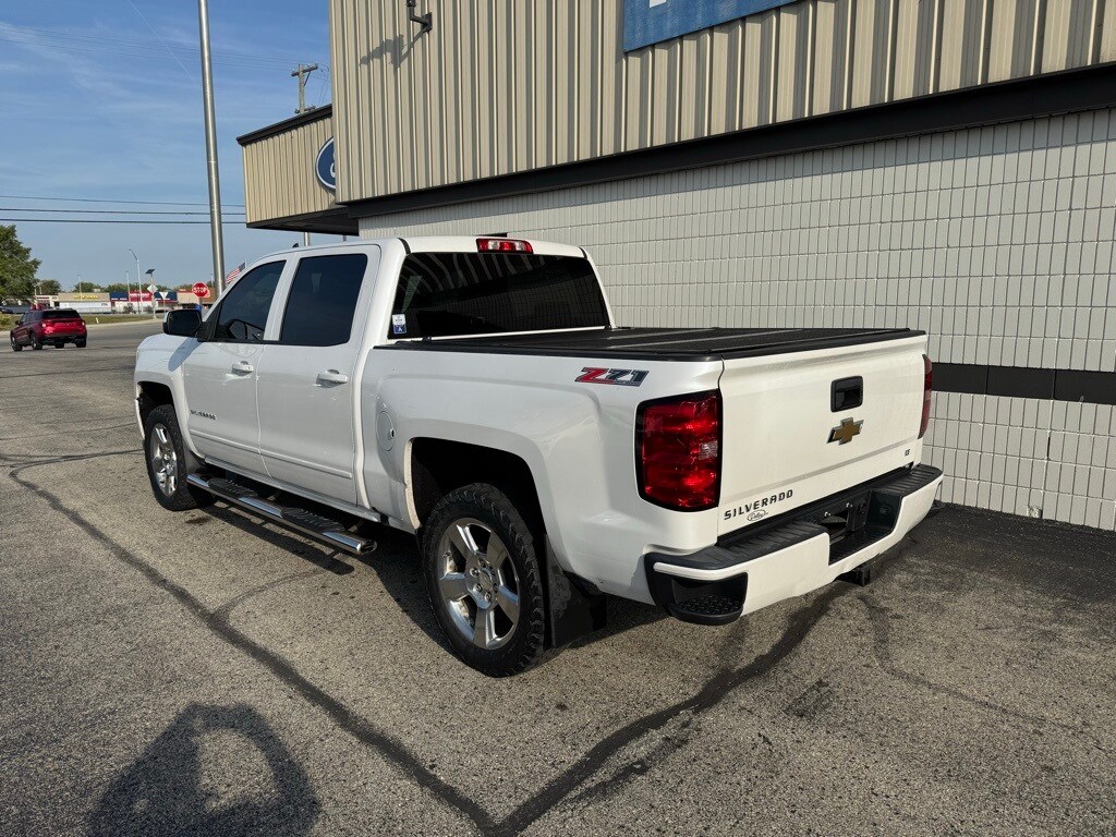 2017 Chevrolet Silverado 1500 LT photo 3