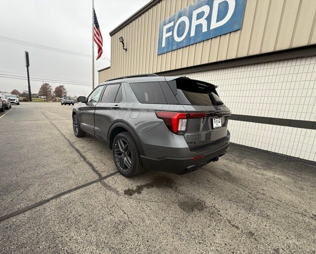 2026 Ford Explorer ST-Line photo 2