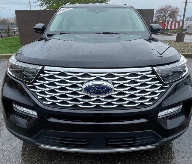 2022 Ford Explorer Platinum photo 2