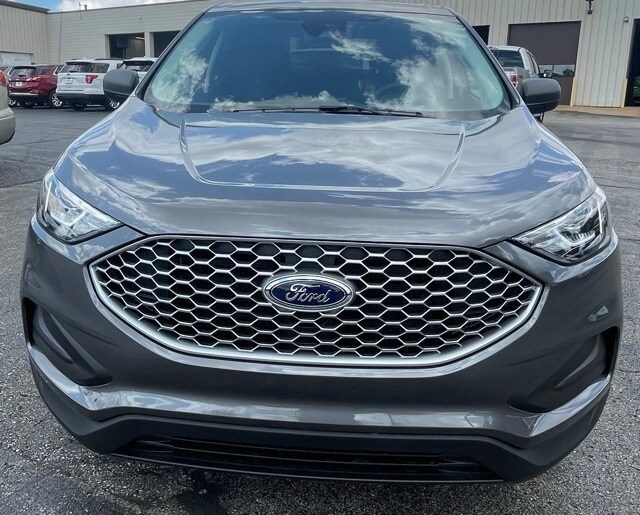 2024 Ford Edge SE photo 2